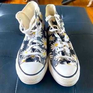 Women’s Size 8 Daisy Hightop Converse